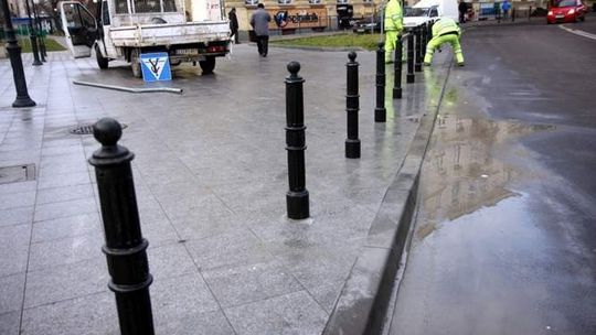 Na chodnik nie wjedziesz. W Lublinie pojawią się nowe słupki