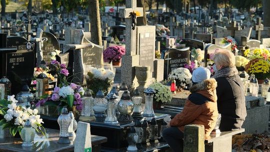 Na cmentarz w maseczce ochronnej. Apel ministra zdrowia