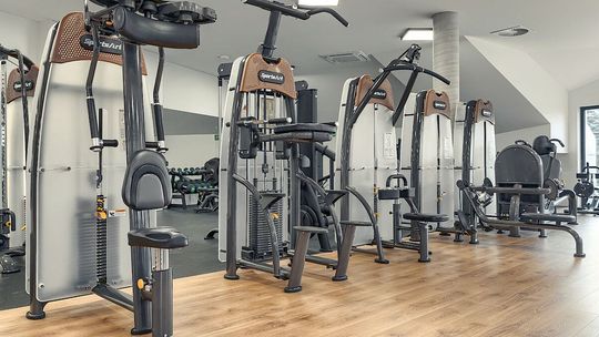 Na co zwracać uwagę podczas zakupu wyposażenia siłowni?