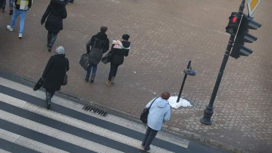 Na czerwonym i bez mandatu. Co piesi na to? (sonda)