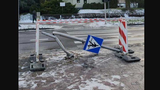 Na drogach znowu będzie ślisko. O tym, że warto zwolnić przekonał się 18-letni kierowca 