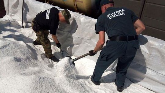 Na granicę wjechał pociąg z solą. Celnicy wiedzieli gdzie zacząć kopać
