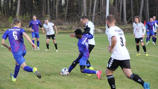 Na koniec wygrywali gospodarze. Keeza bialska klasa okręgowa nadrobiła zaległości