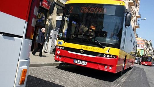 Na nowe autosany poczekamy dwa tygodnie dłużej