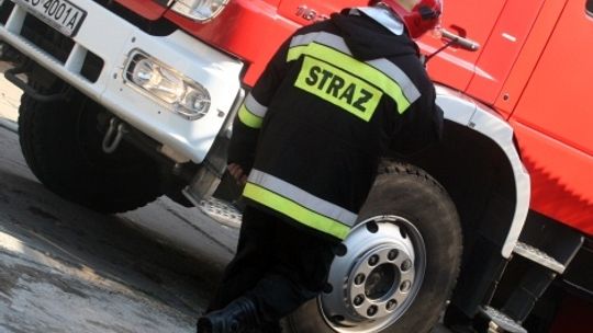 Na parkingu w centrum miasta płonął land rover 