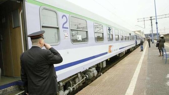 Na peronie mogła być hala dla pasażerów, a będą zwykłe wiaty