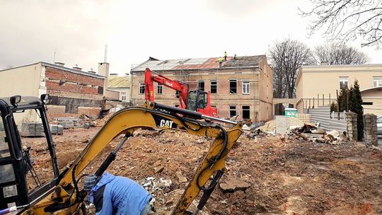 Na placu budowy w Kraśniku pojawili się archeolodzy. Chodzi o odkrytą piwnicę