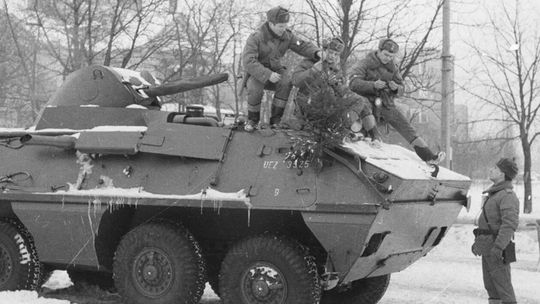 Na Placu Litewskim pojawi się "ZOMO". Tak upamiętnią ofiary stanu wojennego stan_wojenny_Lublin