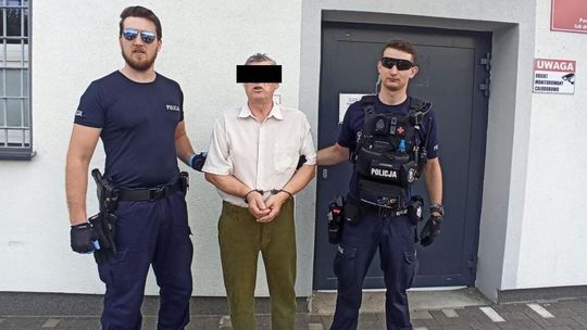 Na policjantów z siekierą