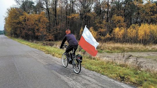 Na rowerach z myślą o historii. 103 kilometry na 103. rocznicę odzyskania przez Polskę niepodległości