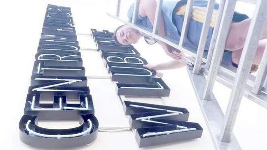 Na ścianie Centrum Kultury zaświeci neon