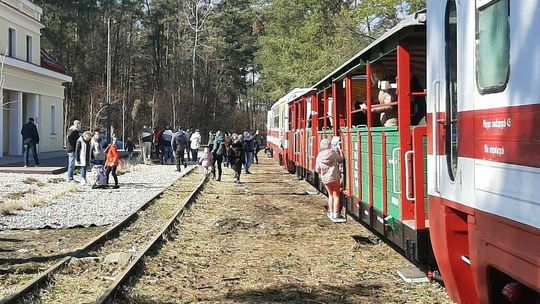Na stacji jednego dnia pojawiło się tysiąc osób. Będą nowe wagony, żeby wszyscy się pomieścili