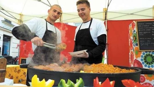Na Starym Mieście jak w kuchni. Trwa Europejski Festiwal Smaku