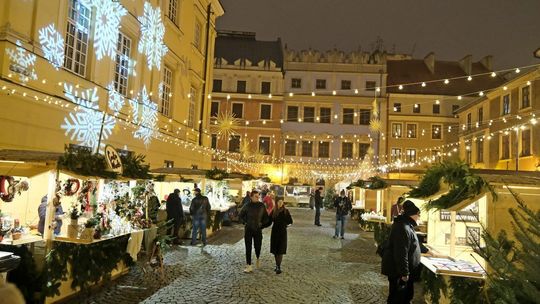 Na Starym Mieście pachnie pienikami i grzańcem. Rozpoczął się Jarmark Bożonarodzeniowy Jarmark świąteczny w Lublinie