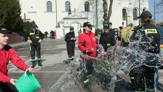 Na strażaków można liczyć. Śmigus-dyngus w Bełżycach 