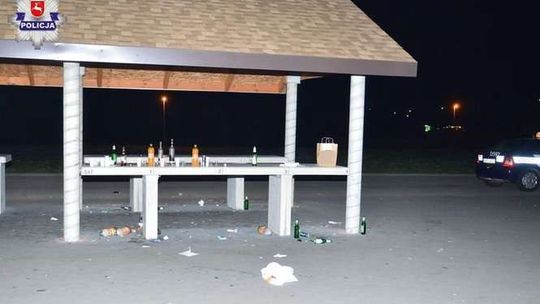 Na targowisku urządzali sobie imprezy