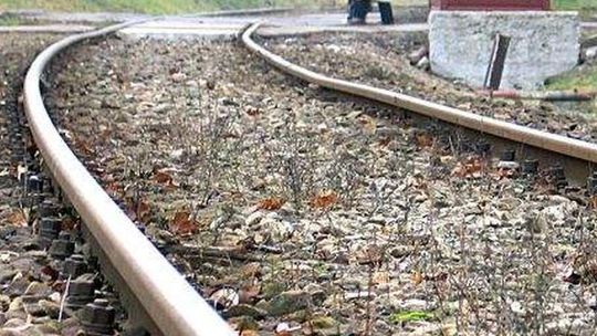 Na torach leżało ciało młodej kobiety