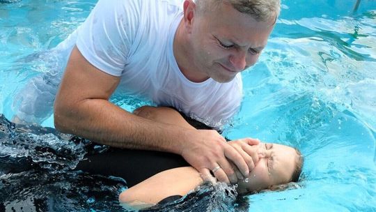 Na trybunach zamiast kibiców świadkowie Jehowy