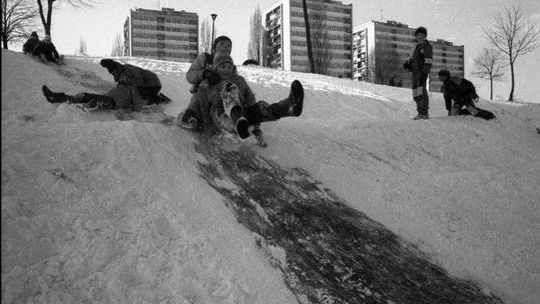Na trzepaku wi-fi nie było. Jak się bawiły dzieci w PRL? [zdjęcia Jacka Mirosława]