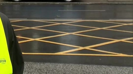 Na tych żółtych pasach nie można się zatrzymać. Pilotażowy program spodobał się kierowcom