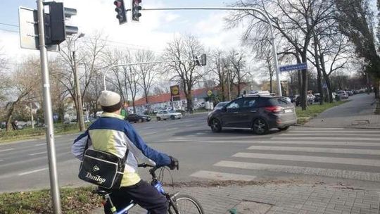 Na tym "przesuniętym" skrzyżowaniu stłuczki to codzienność. W końcu je przebudują