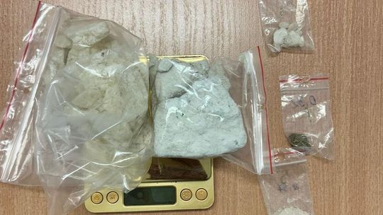 Na widok kryminalnych wskoczył do rzeki