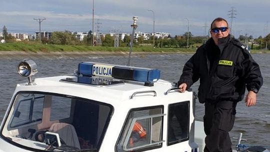 Na Zalewie Zemborzyckim przewróciła się łódź. Ojciec i 8-letni syn wpadli do wody