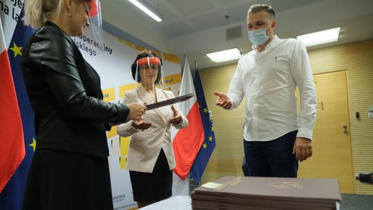 Nabór wniosków o unijne dotacje szybki, ale pieniądze płyną wolno. LAWP podpisała pierwsze umowy