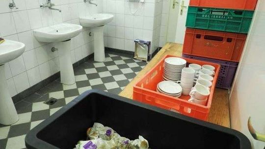 Naczynia w łazience, ciastka w szatni. Kontrowersyjny catering na KUL