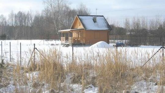 Nad tym jeziorem rozbijają namioty gdzie popadnie. Właściciele domków chcą zmian