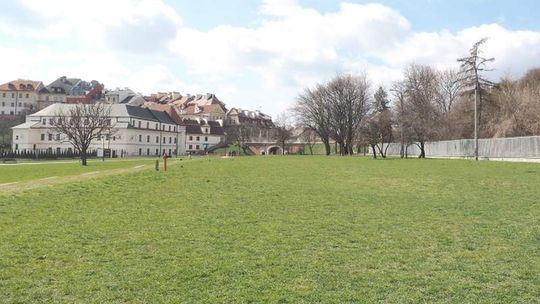 Nadal nie wiadomo co będzie na Błoniach przy Zamku. Konkurs z poślizgiem