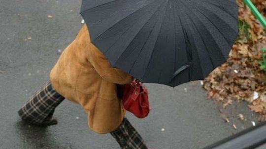 Nadchodzi ochłodzenie. W niedzielę opady deszczu ze śniegiem