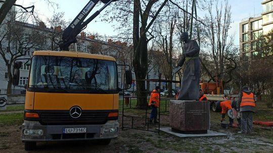 Nagły zwrot w sprawie pomnika. Pierwszy rektor KUL wróci na skwer Życińskiego
