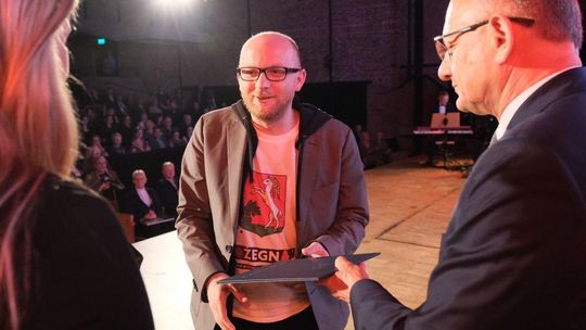 Nagrody artystyczne Lublina przyznane. Niektórzy przyszli w wymownych koszulkach [lista nagrodzonych]