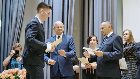 Nagrody dla finalistów olimpiad i konkursów. Staszic zostawił konkurencję w tyle [zdjęcia]