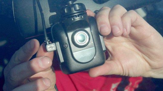 Nagrywają filmy na drodze i wysyłają policji. Są mandaty i sprawy w sądzie