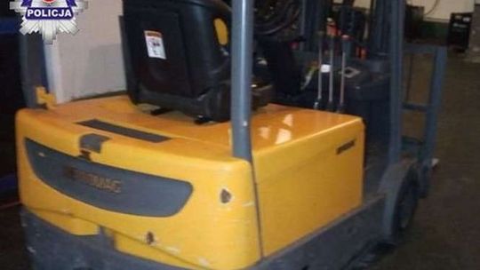 Najechał wózkiem widłowym na nogę. Kobieta w szpitalu