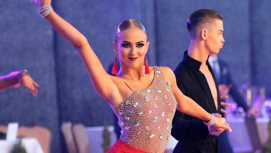 Najlepsi tancerze pokazują, co potrafią. Mistrzostwa Polski PTT w tańcach latynoamerykańskich w Bełżycach [zdjęcia]