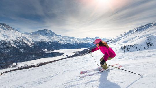 Najlepsze ośrodki narciarskie i rekomendowane modele busów na zimowe wyjazdy