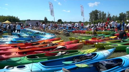 Najmłodszy uczestnik ma 10 miesięcy, najstarszy 82 lata. Tysiąc osób na spływie kajakowym