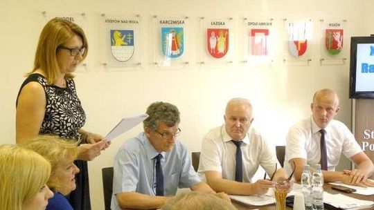 Najpierw odwołali przewodniczącego, a za chwilę znowu go wybrali