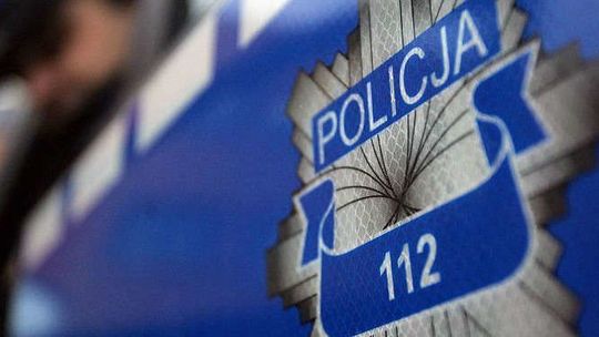 Najpierw okradli go znajomi, z którymi imprezował. Potem związali go taśmą i zamknęli