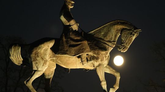 Najpierw pełnia, a potem superpełnia Księżyca. Niedługo niezwykłe zjawisko astronomiczne