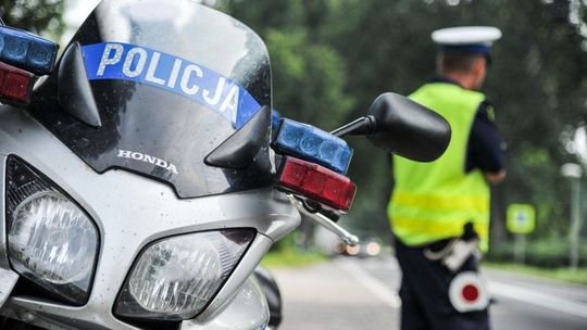 Najpierw przekroczył prędkość o 50 km/h, a potem o 107 km/h. Zatrzymali go ci sami policjanci