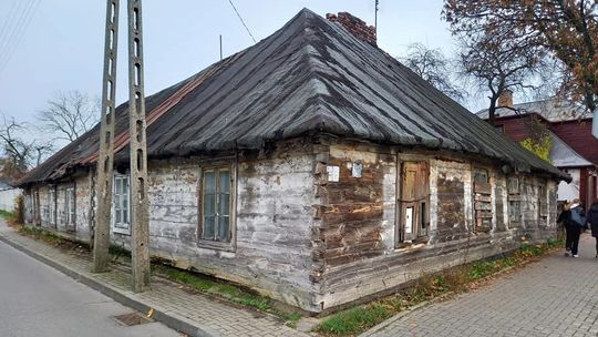 Najstarszy drewniany dom w mieście ma zostać rozebrany. Sprawie przyjrzy się konserwator zabytków  