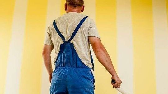 Nałęczów: Malują klatkę schodową, a głowa boli