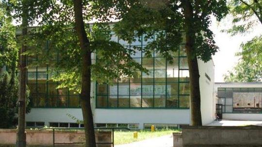 Nałęczów: Remont w liceum plastycznym przedłużył wakacje