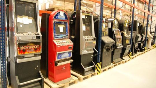 Nalot na lokale z automatami do gier w Lublinie i Świdniku. Klienci podlegali weryfikacji