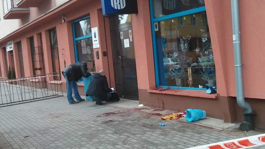Napad na bank w Kędzierzynie-Koźlu. Przechodzień raniony nożem