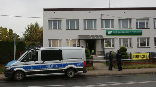 Napad na bank w Kurowie. Trwa obława na podejrzaną [zdjęcia]
